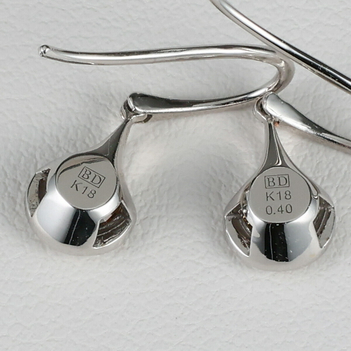カシケイ ダイヤモンド 0.40ct アンフォゲッタブル ドッツ ピアス K18WG J0611